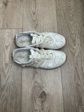 Diesel Women’s White Leather Lace-Up Sneakers